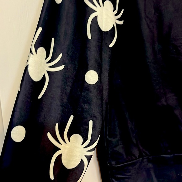 “I Smell Children” woman’s black long-sleeve sweatshirt - fits M-Lg (see sizing) - Picture 4 of 5